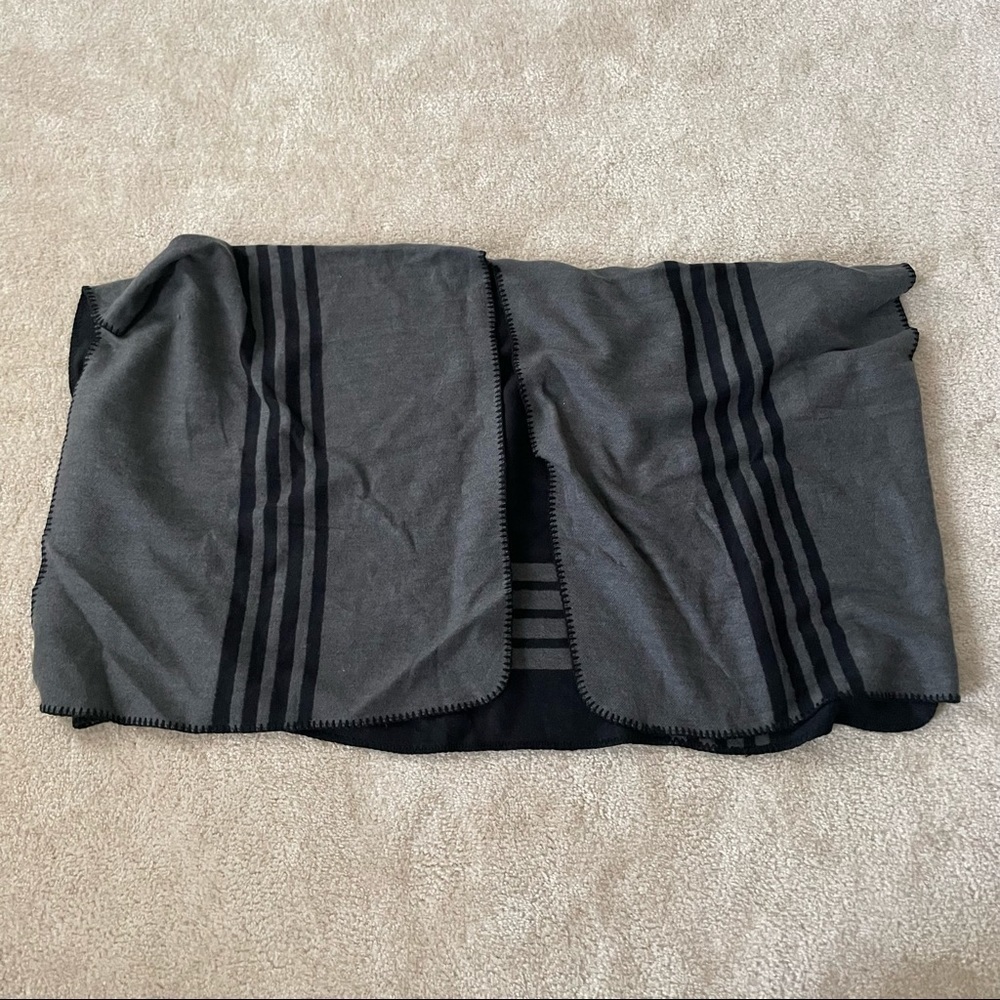 NWOT Women’s BB Dakota One Size Shawl Poncho!